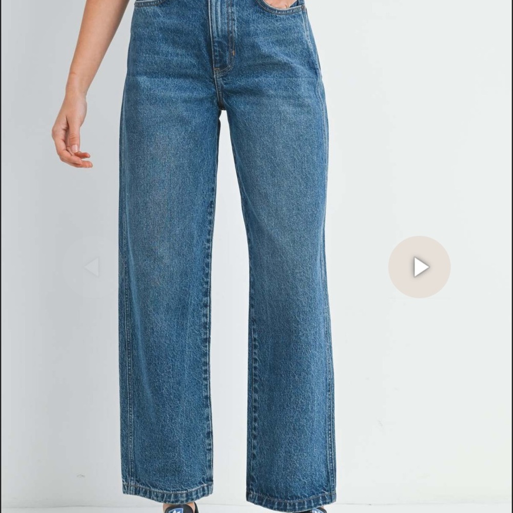 THE THROWBACK STRAIGHT JEANS - MEDIUM
DENIM